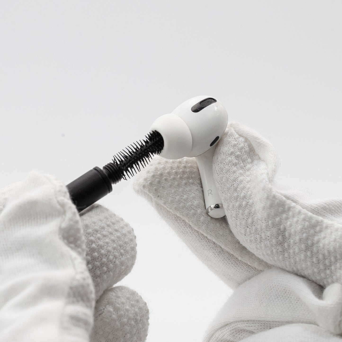 Earbud/Case Micro-Tool