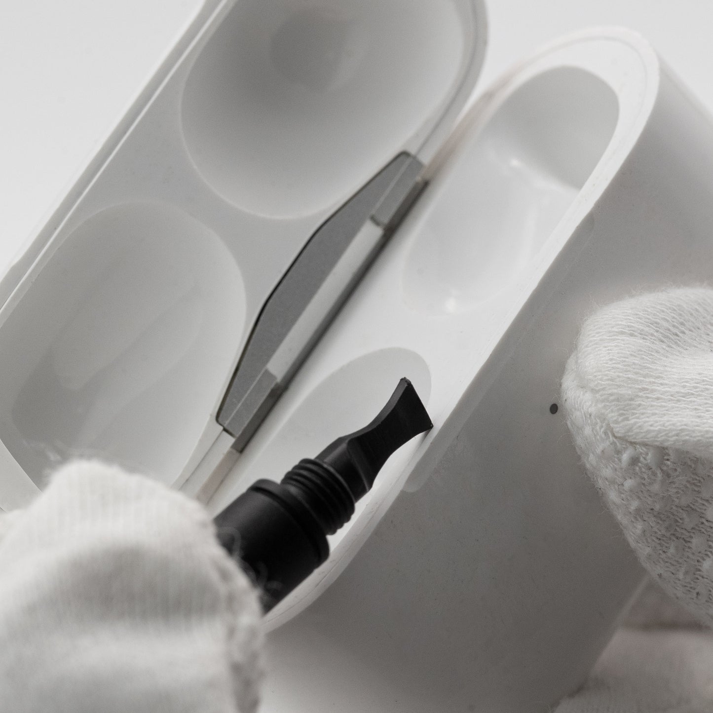 Earbud/Case Micro-Tool