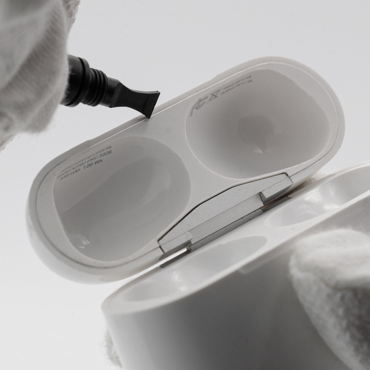 Earbud/Case Micro-Tool