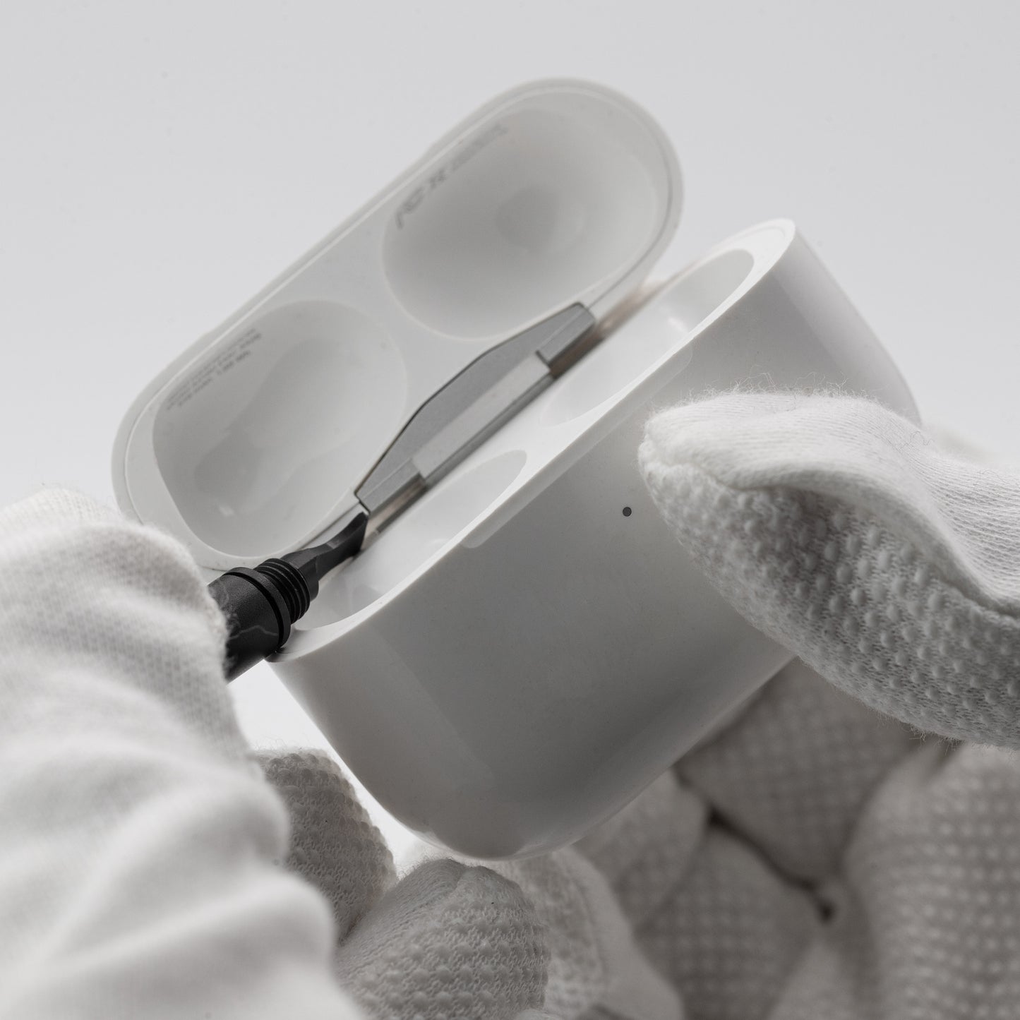 Earbud/Case Micro-Tool