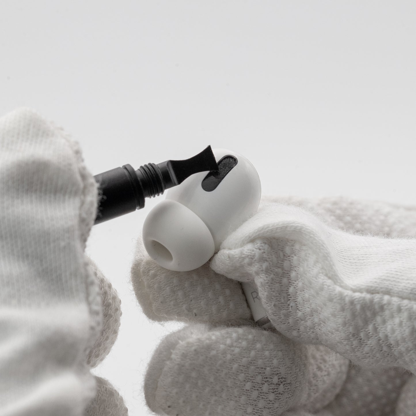 Earbud/Case Micro-Tool