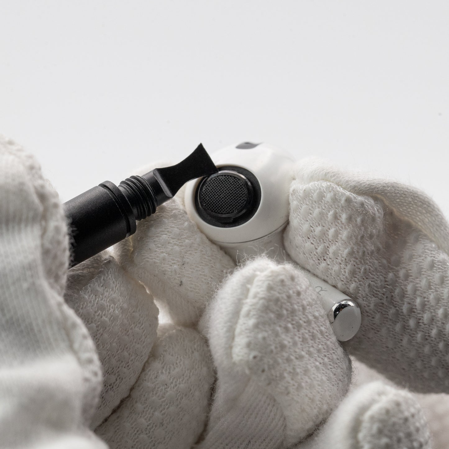 Earbud/Case Micro-Tool