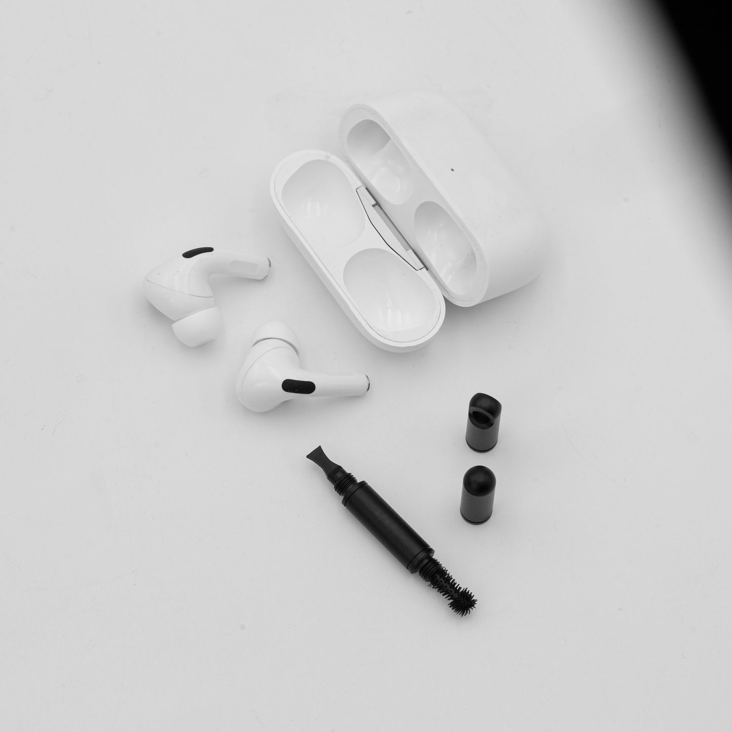 Earbud/Case Micro-Tool